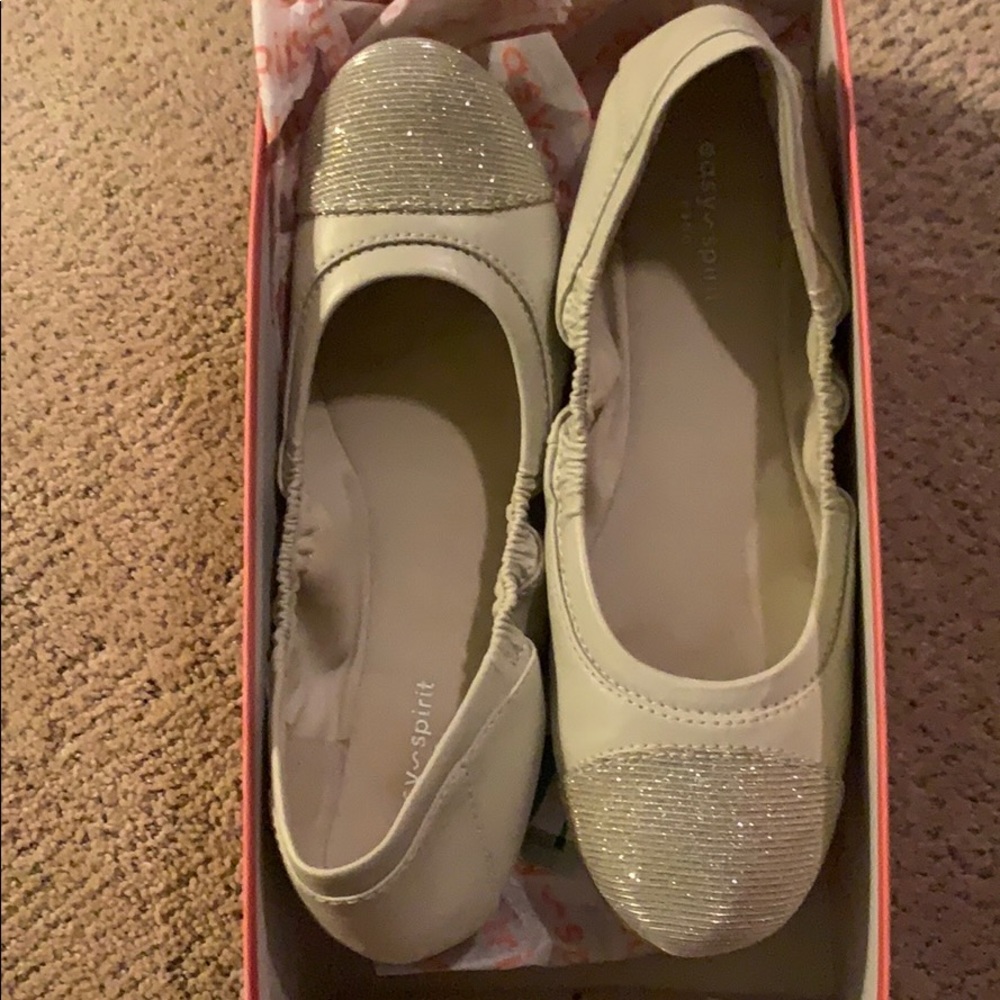 New in box neutral with gold ballet flats, 9N